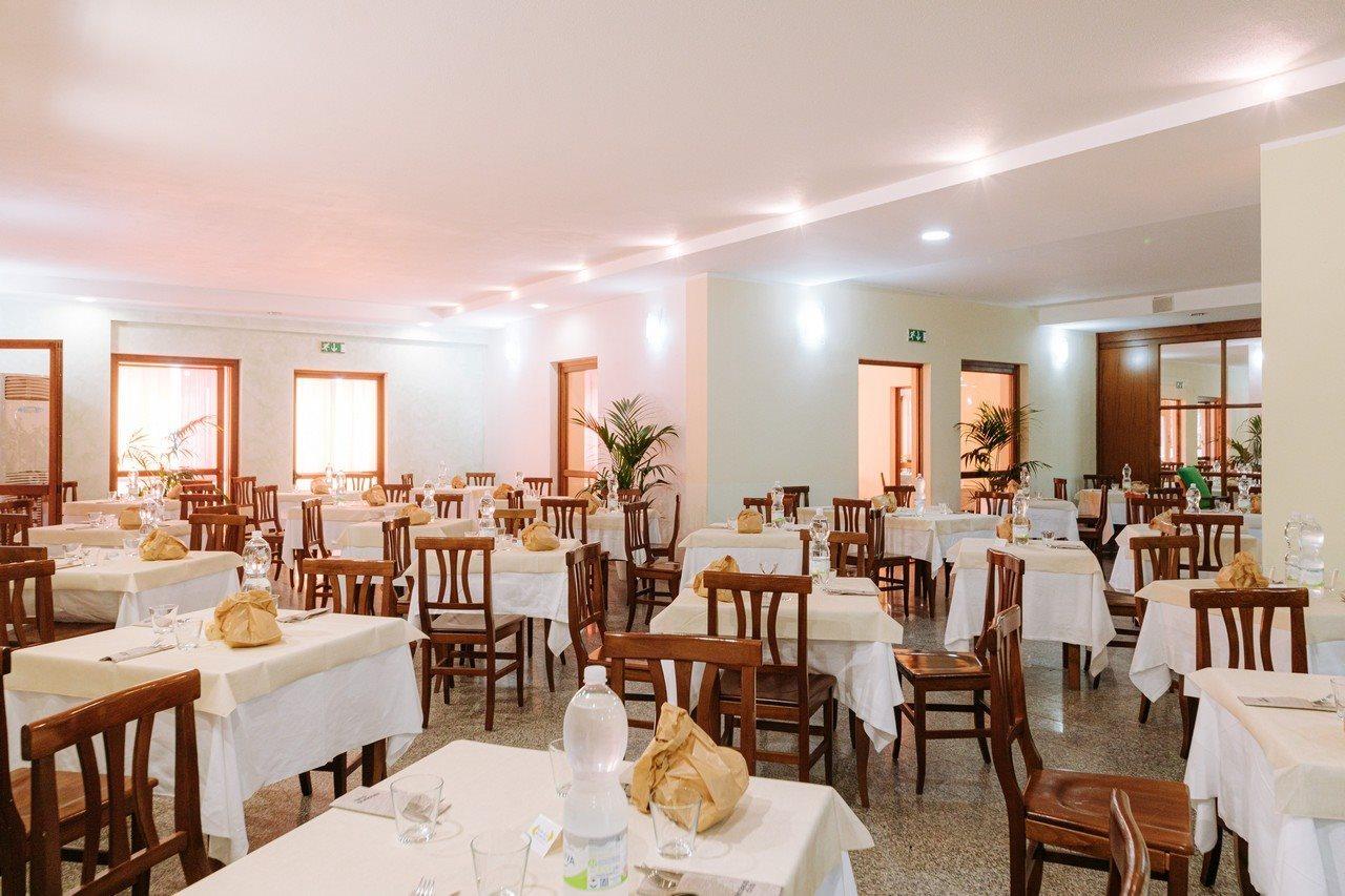 Aparthotel Baia Delle Mimose Badesi Zewnętrze zdjęcie
