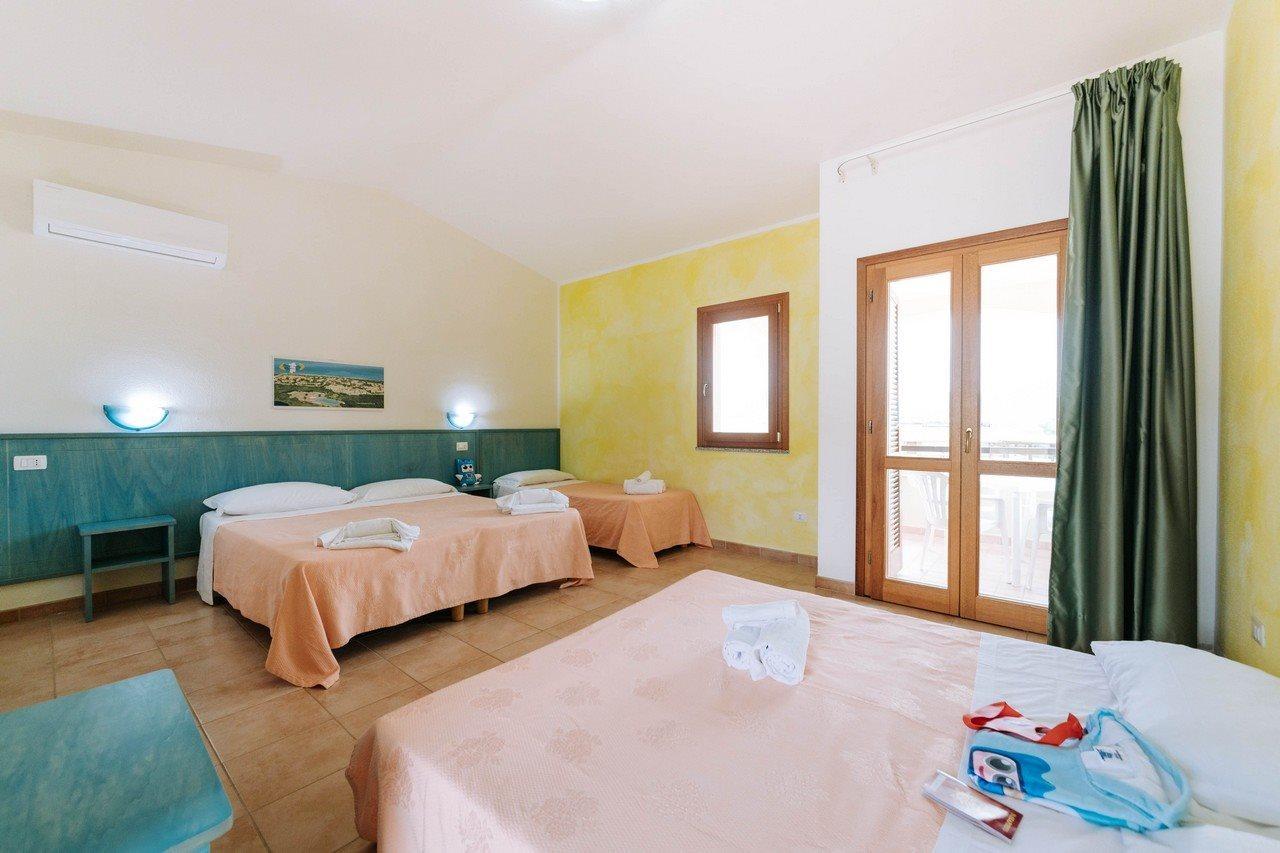 Aparthotel Baia Delle Mimose Badesi Zewnętrze zdjęcie