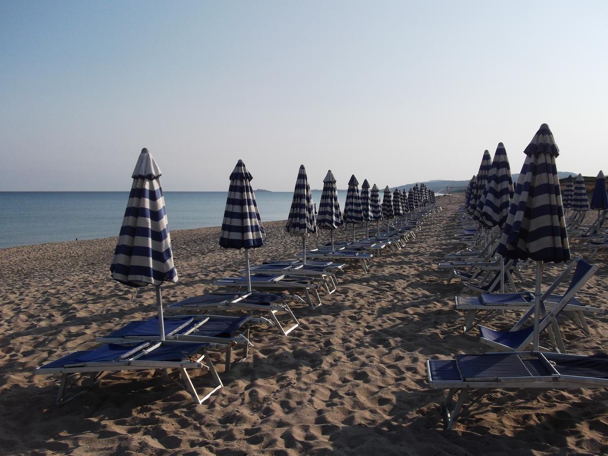 Aparthotel Baia Delle Mimose Badesi Zewnętrze zdjęcie