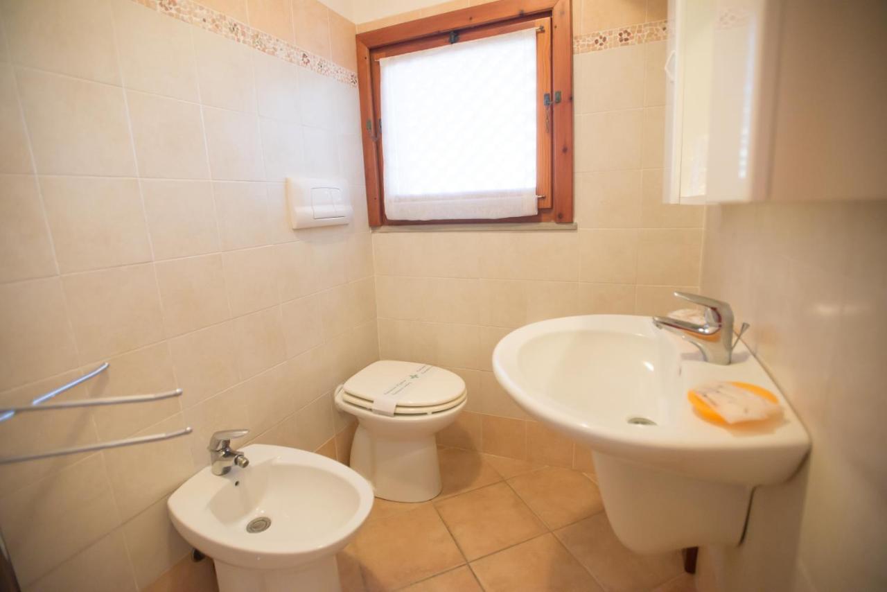 Aparthotel Baia Delle Mimose Badesi Zewnętrze zdjęcie