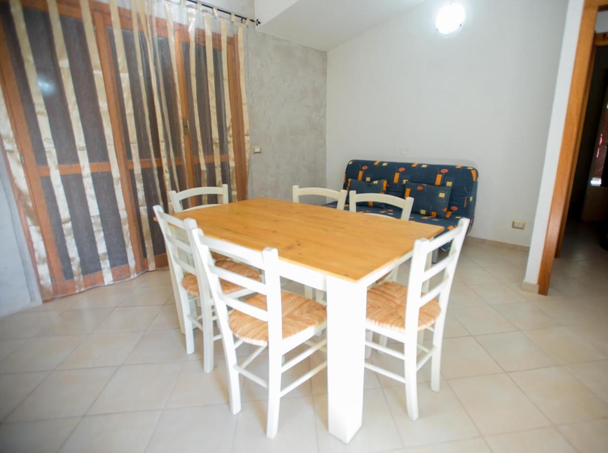 Aparthotel Baia Delle Mimose Badesi Zewnętrze zdjęcie
