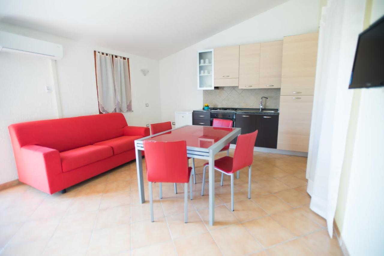Aparthotel Baia Delle Mimose Badesi Zewnętrze zdjęcie