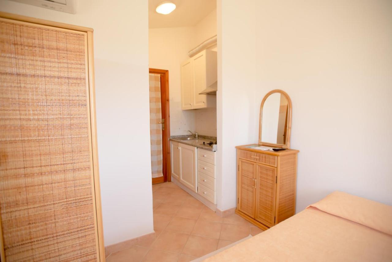 Aparthotel Baia Delle Mimose Badesi Zewnętrze zdjęcie