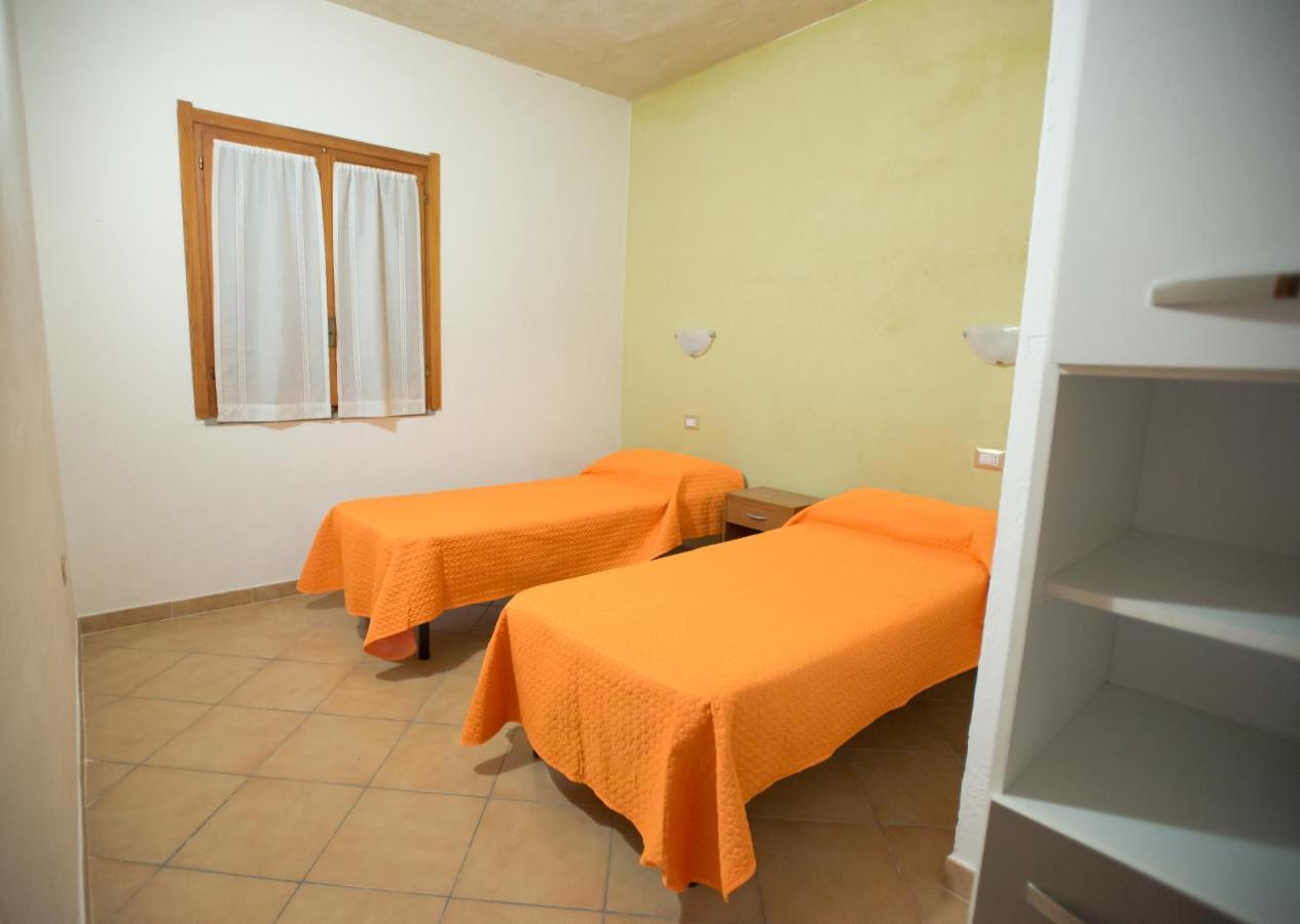 Aparthotel Baia Delle Mimose Badesi Zewnętrze zdjęcie