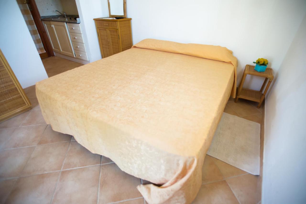 Aparthotel Baia Delle Mimose Badesi Zewnętrze zdjęcie